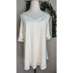 Kaileigh Cold Shoulder Cream Top sz M